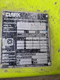 Carrelli elevatori diesel 1990  Clark DPM 30 N (6)