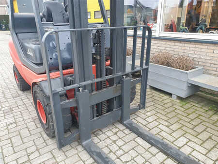 Diesel Forklifts 2012  Linde H30D-05 (9)