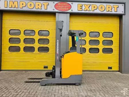 Chariots à mât rétractable 2018  Reachtruck Jungheinrich ETV112 (1)
