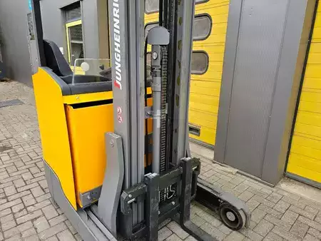 Chariots à mât rétractable 2018  Reachtruck Jungheinrich ETV112 (10)