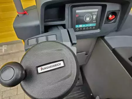 Chariots à mât rétractable 2018  Reachtruck Jungheinrich ETV112 (18)