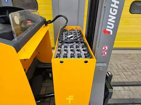 Chariots à mât rétractable 2018  Reachtruck Jungheinrich ETV112 (22)