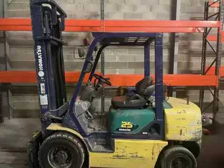 Dieselstapler 2002  Komatsu FD25T-14 (1)