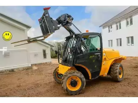 Teleskoplæsser (fast) 2023  JCB 520-40 4WS (1)