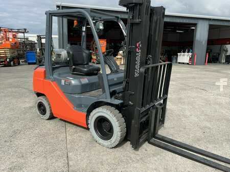 Manipulador fijo 2015  Toyota 8FGU25 (8)