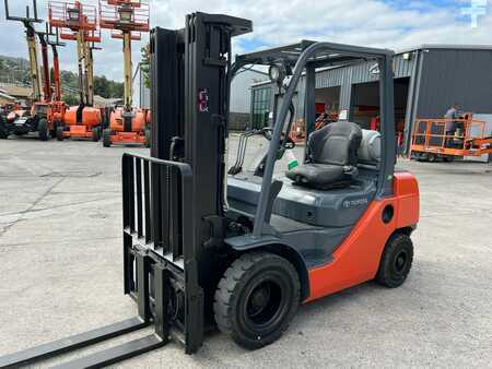 Manipulador fijo 2017  Toyota 8FGU25 (2)