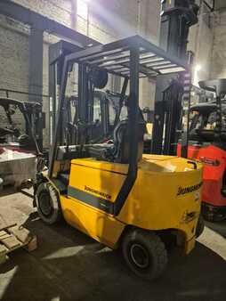 4-wiel elektrische heftrucks 1998  Jungheinrich EFG-V 25 (1)