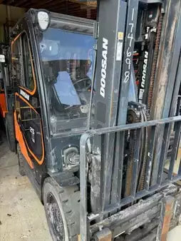 Montacargas diésel 2020  Doosan D25S-7 (2)