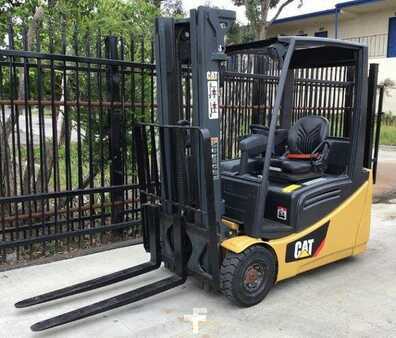 3 Wheels Electric 2015  CAT Lift Trucks 2ET3000 (1)