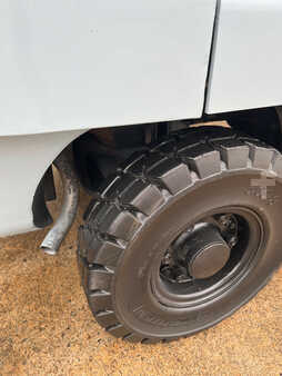 Carretilla elevadora GLP 2007  Nissan MP1F1A20LV (9)