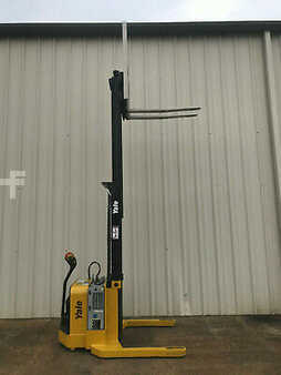 Pallet Stackers 2009  Yale MSW040SFN24TV087 (1)