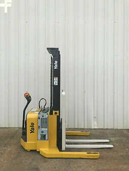 Pallet Stackers 2009  Yale MSW040SFN24TV087 (2)