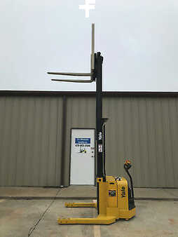 Pallet Stackers 2009  Yale MSW040SFN24TV087 (1)