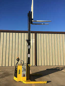 Pallet Stackers 2008  Yale MSW040SFN24TV087 (1)