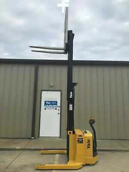 Pallet Stackers 2009  Yale MSW040SFN24TV087 (1)