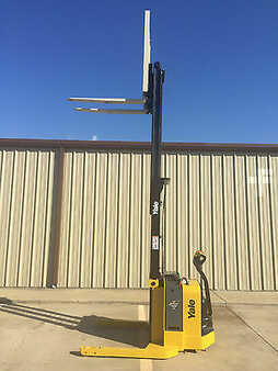 Pallet Stackers 2010  Yale MSW040SFN24TV087 (1)