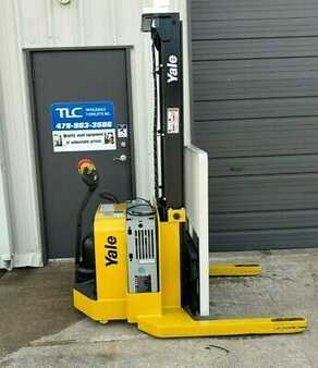Pallet Stackers 2010  Yale MSW040SFN24TV087 (1)
