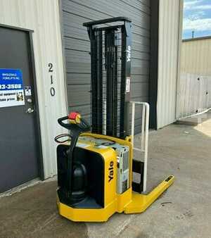 Pallet Stackers 2010  Yale MSW040SFN24TV087 (7)