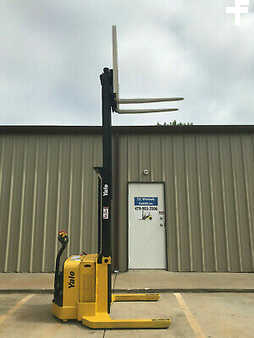 Pallet Stackers 2012  Yale MSW040SFN24TV087 (1)
