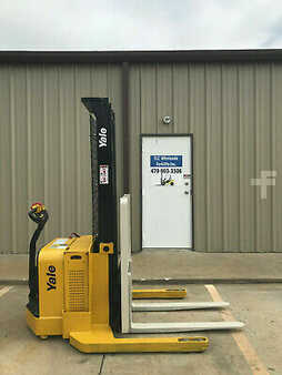 Pallet Stackers 2012  Yale MSW040SFN24TV087 (2)