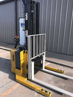 Pallet Stackers 2012  Yale MSW040SFN24TV087 (8)