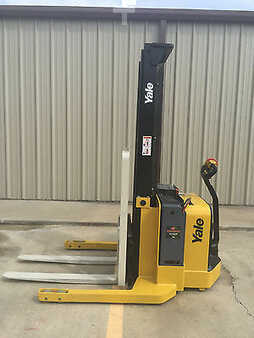 Pallet Stackers 2012  Yale MSW040SFN24TV087 (1)