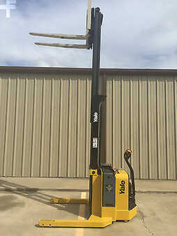 Pallet Stackers 2012  Yale MSW040SFN24TV087 (2)