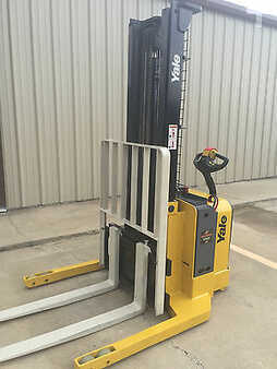 Pallet Stackers 2012  Yale MSW040SFN24TV087 (4)