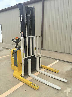 Pallet Stackers 2012  Yale MSW040SFN24TV087 (8)