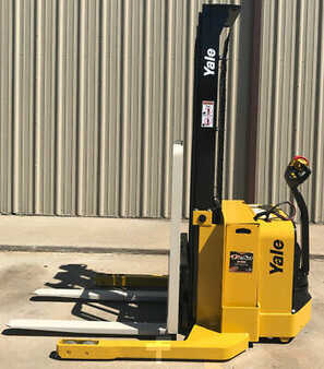 Pallet Stackers 2012  Yale MSW040SFN24TV087 (1)