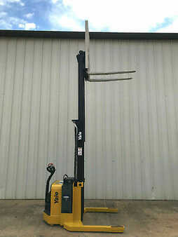 Pallet Stackers 2012  Yale MSW040SFN24TV087 (2)