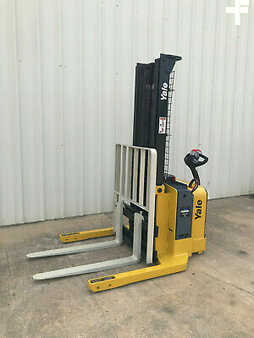 Pallet Stackers 2012  Yale MSW040SFN24TV087 (9)