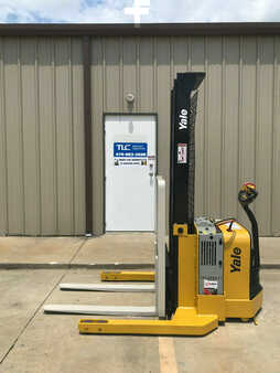 Pallet Stackers 2013  Yale MSW040SFN24TV087 (1)