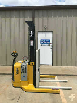Pallet Stackers 2013  Yale MSW040SFN24TV087 (7)