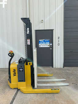 Pallet Stackers 2014  Yale MSW040SFN24TV087 (2)