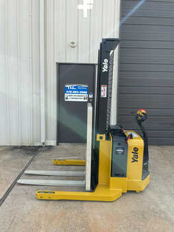 Pallet Stackers 2014  Yale MSW040SFN24TV087 (3)