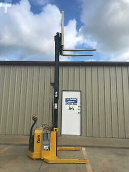 Pallet Stackers 2013  Yale MSW040SFN24TV087 (1)