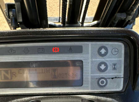 Carretilla elevadora GLP 2013  Nissan MP1F1A20LV (10)