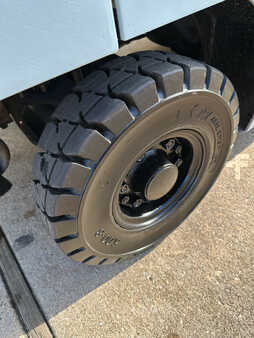 Carretilla elevadora GLP 2013  Nissan MP1F1A20LV (7)