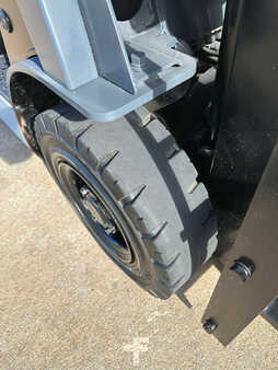 Carretilla elevadora GLP 2013  Nissan MP1F1A20LV (8)