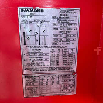 Apilador conductor incorporado - Raymond  (12)
