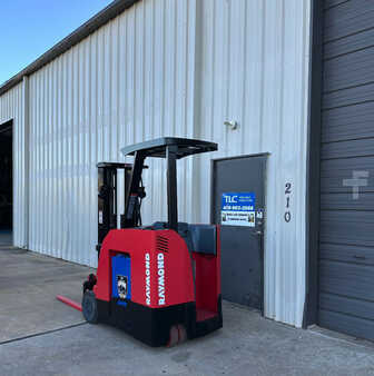 Apilador conductor incorporado - Raymond  (6)