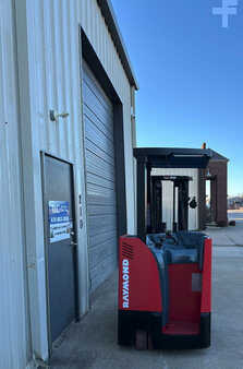 Apilador conductor incorporado - Raymond  (9)