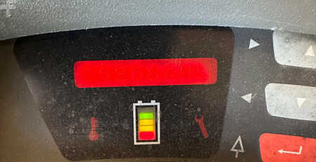 Apilador conductor incorporado - Raymond  (12)