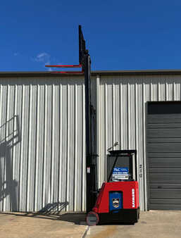 Apilador conductor incorporado - Raymond  (2)