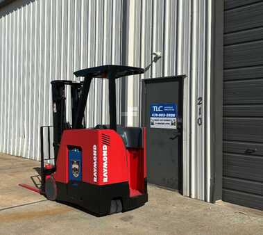 Apilador conductor incorporado - Raymond  (4)