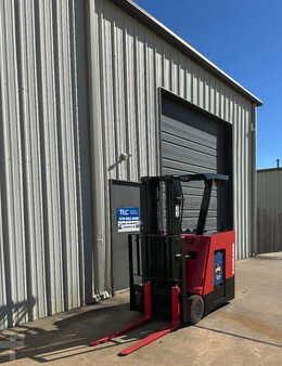 Apilador conductor incorporado - Raymond  (5)