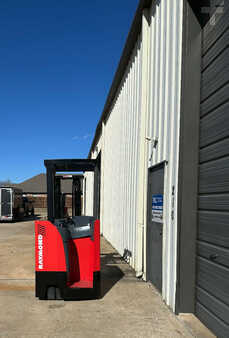 Apilador conductor incorporado - Raymond  (9)