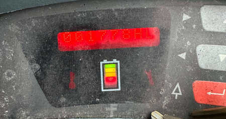 Apilador conductor incorporado - Raymond  (12)