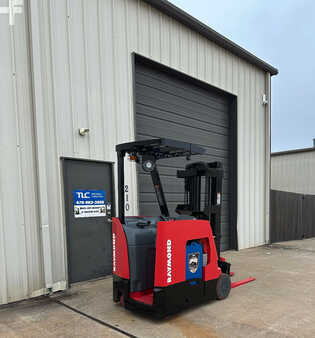 Apilador conductor incorporado - Raymond  (6)